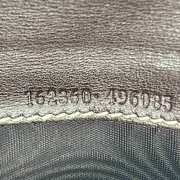 Gucci Interlocking GG Signature Wallet - Picture 17 of 17